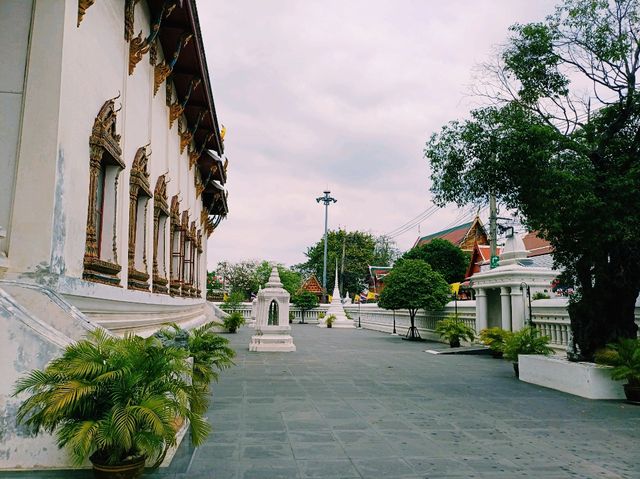 泰國曼谷湄南河畔著名古跡寺廟景點：Wat Suwannaram Ratchaworawihan，氣勢恢宏寺廟建築，十六世紀精美壁畫，適合打卡拍照📸冥想