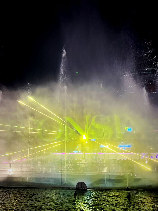 全泰國最大最新的商場Icon Siam~泰國水舞間+Light Show