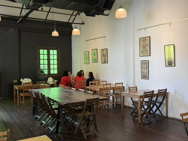 A well-established cafe in the heart of KL that can never get their coffee wrong