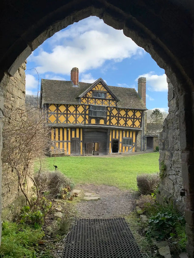 Stokesay Castle