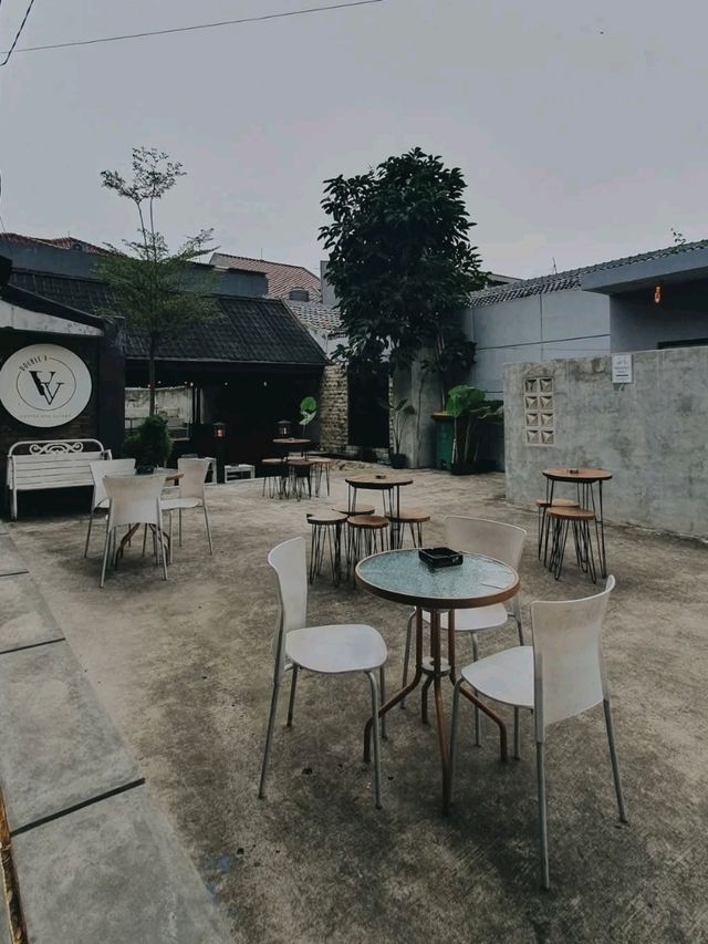 DOUBLE V COFFEE & EATERY