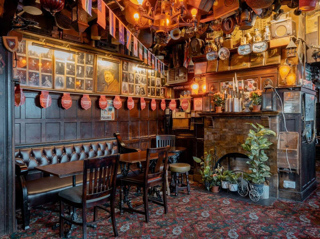 The Churchill Arms (floral pub) 
