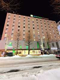 札幌住宿｜距離札幌薄野地標只要5分鐘路程平價商務酒店—札幌薄野全日空假日酒