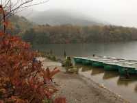 ชิลกลางสายหมอก พักใจกลางธรรมชาติที่ Yuno Lake