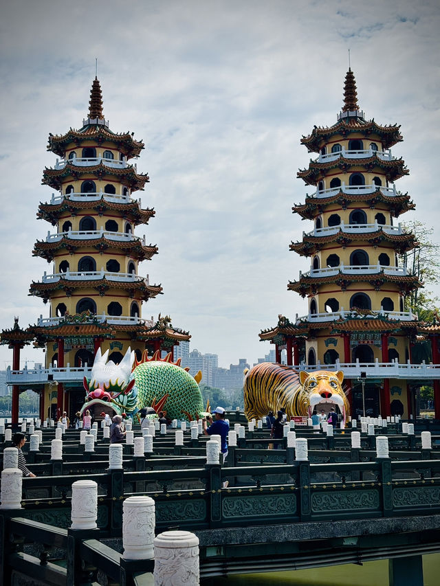 蓮池潭風景區：龍虎相伴的湖畔勝景