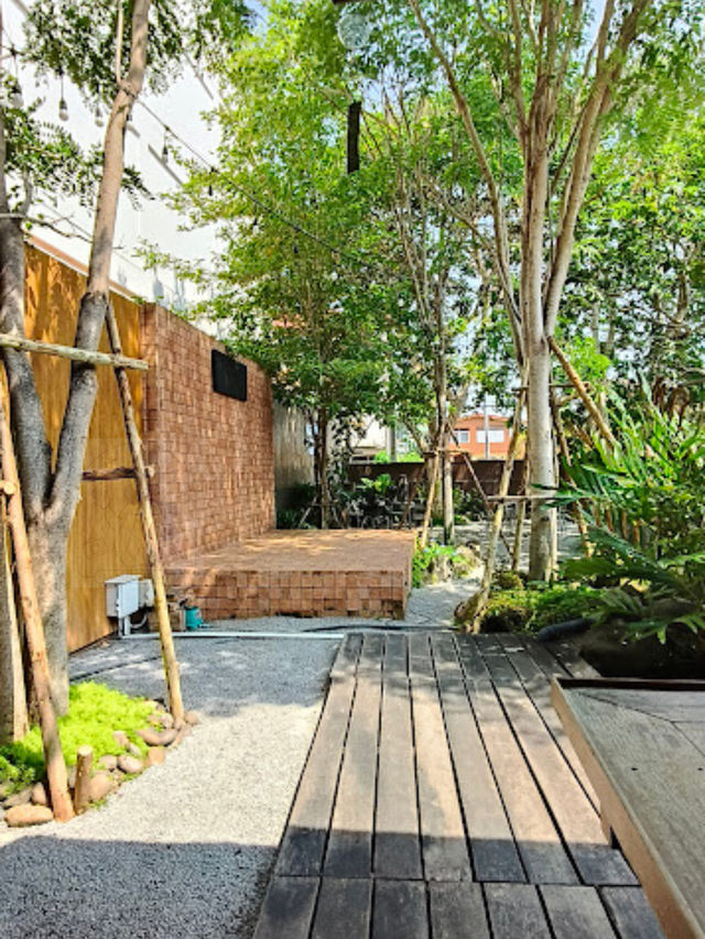 🍰 Chirp cafe and chat space