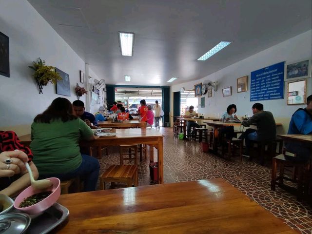 ร้านเด็ด ตำนานหมูแดงหมูกรอบ บ้านโป่ง