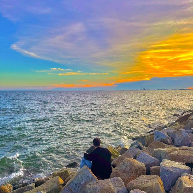 นั่งชิลๆริมทะเลระยอง โคตรฮีลใจ🧡🌊