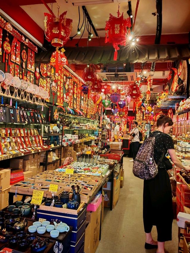 A Colorful Walk Through Culture – Exploring Chinatown, Singapore