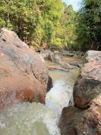 น้ำตกลับๆ บรยากาศดีๆ ที่เทพสถิต ชัยภูมิ