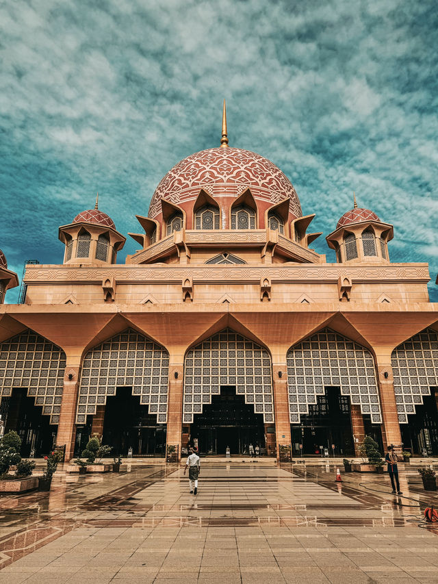 Serenity in Pink: A Peaceful Spring Morning at Putra Mosque