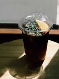 Bean Sprouts Specialty Coffee คาเฟ่สไตล์มินิมอล