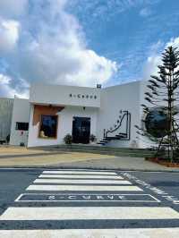 คาเฟ่สไตล์มินิมอล S-Curve Coffee