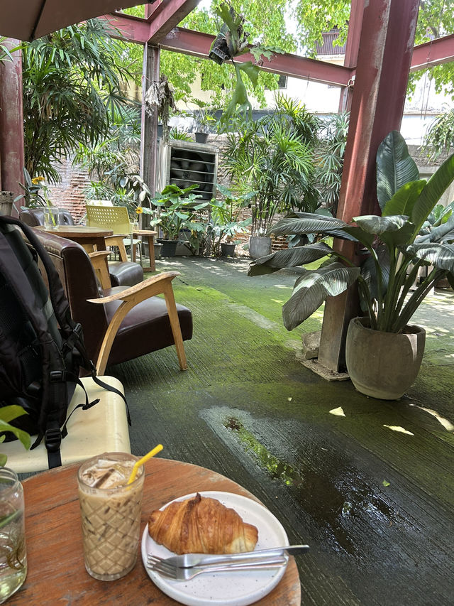 ニャンコが店主⁉️癒しのカフェChapter 2WO COFFEE