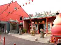 🏮 Hiang Thian Siang Ti Temple: A Backpacker’s Guide to Kuching’s Most Spiritual Hideout!