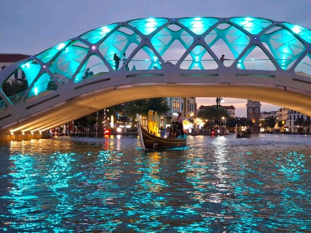 แสงไฟยามค่ำ ใน Grand world🌎