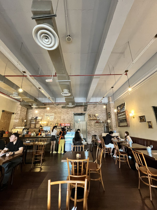 Estelle Bagel Cafe: Where Freshly Baked Perfection Meets Comfort 