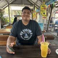 ก๋วยเตี๋ยวมุมโค้ง ร้านดังจังหวัดอ่างทอง