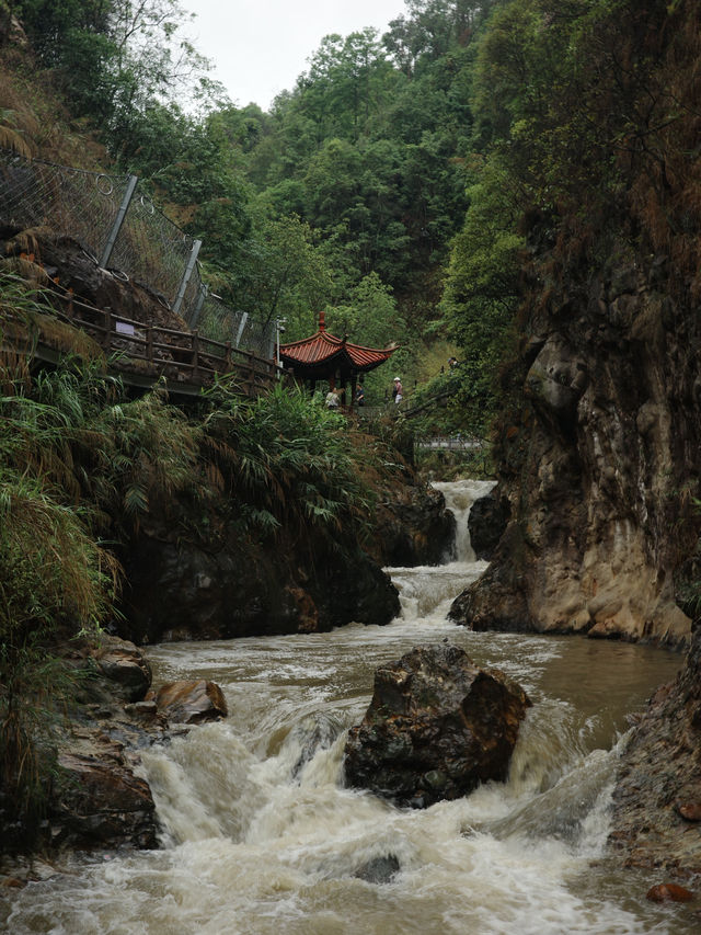 What to Expect in Heshun When It Rains: Food, Fog, and Friendly Hosts