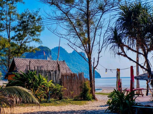 Happy Bar หาดทุ่งยาง