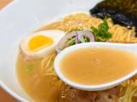 高雄🇼🇸 這目前是今年吃過最好吃的雞白湯拉麵🍜