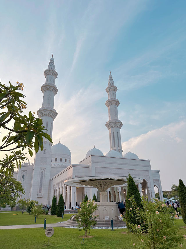 A Glimpse of Heaven on Earth – Masjid Sri Sendayan 🕌  