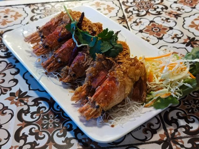 ร้านอาหารท่าลาด