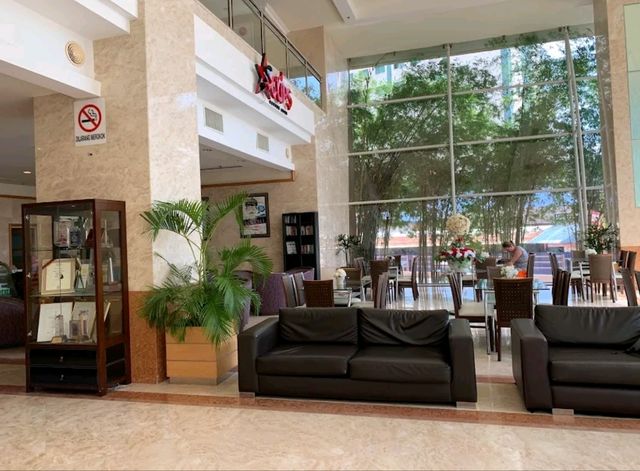 “Charming Retro Retreat: Spacious Family Suites with Heartfelt Service”