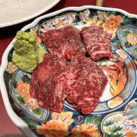 🔥沖繩燒肉初體驗｜琉球パラダイス：重口系拉麵搭配啤酒燒肉，觀光客友善的一站式晚餐選擇！