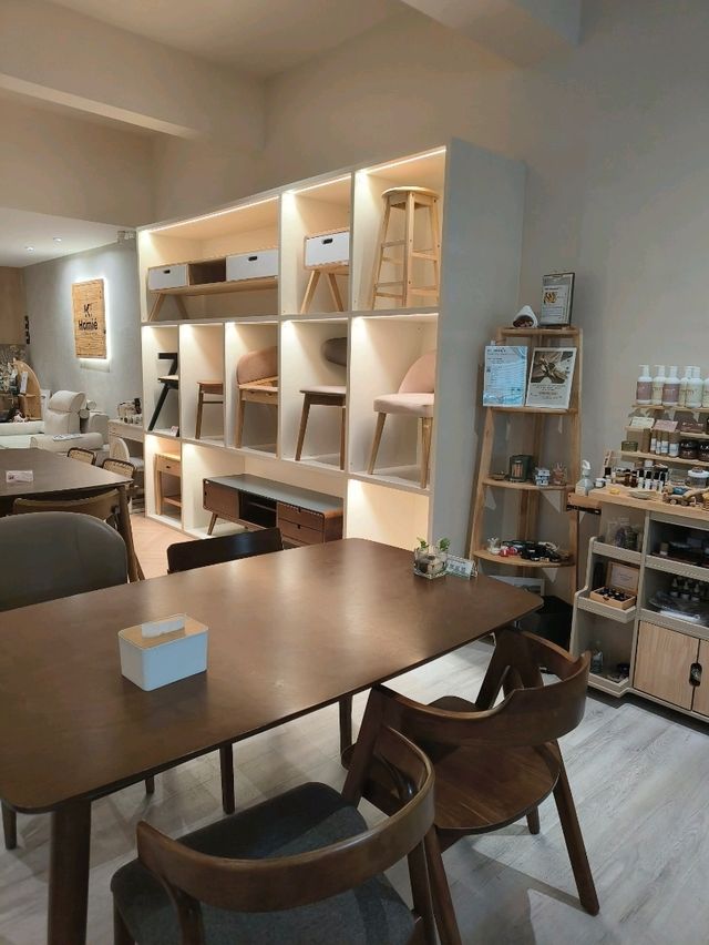 Coffee, Calm & Creative Corners