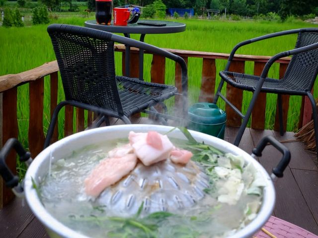 🌾 นอนฟิน กินหมูกระทะ กลางทุ่งนาเขียว 🍃