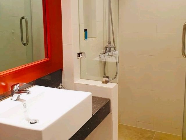 チェンマイの中心で快適ステイ – Mövenpick Suriwongse Hotel