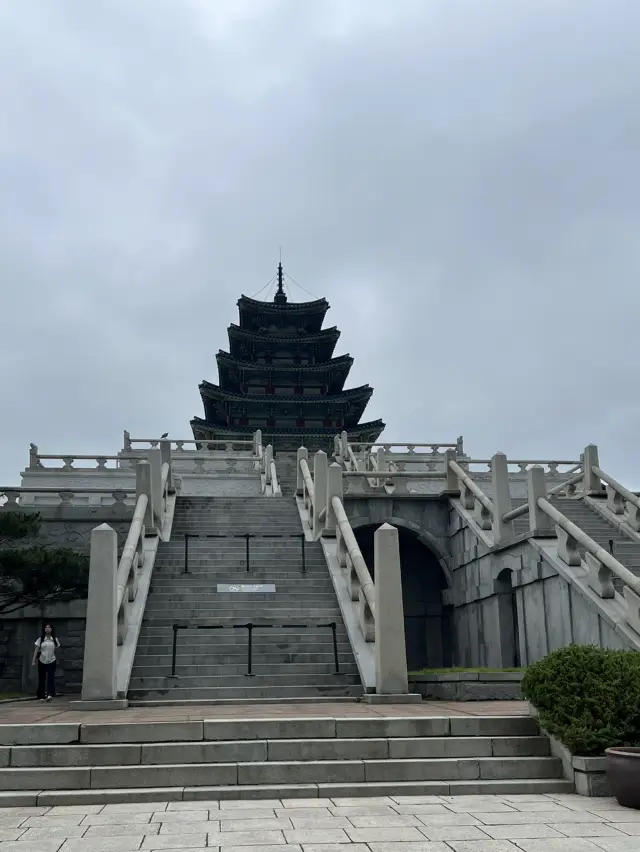 Tranquil Palaces and Museums