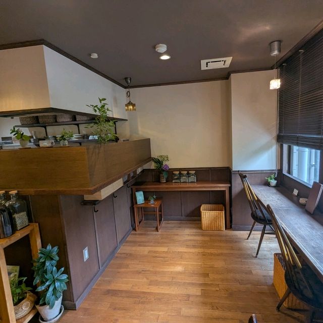 京都 | 百春，隱藏於巷弄二樓的靜謐咖啡店