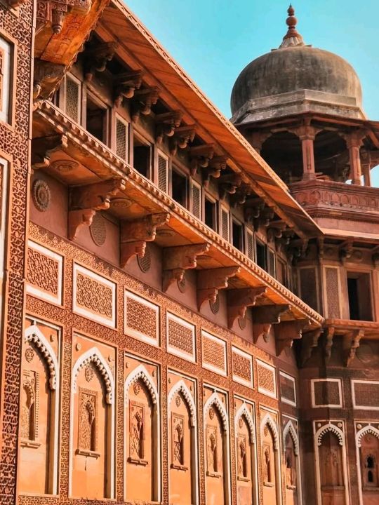 🏯 Agra Fort – The Royal Fortress of Power & Glory 