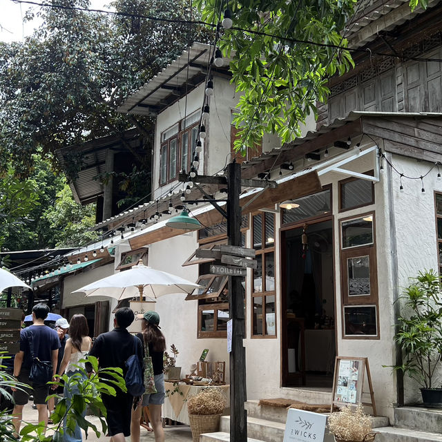 ปล่อยใจกับศิลปะและงานคราฟ ที่ บ้านข้างวัด 📍