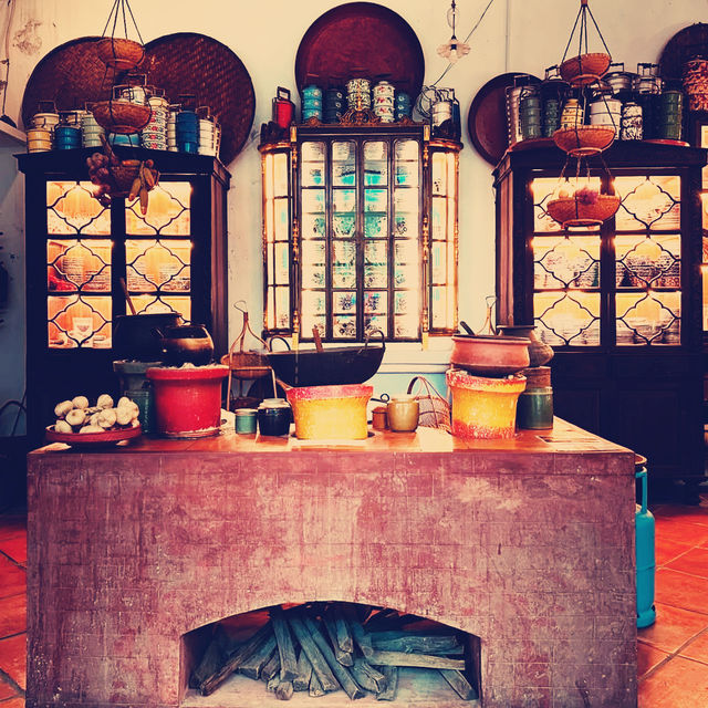 Peranakan Mansion: A Jewel Box of Straits Elegance in Summer