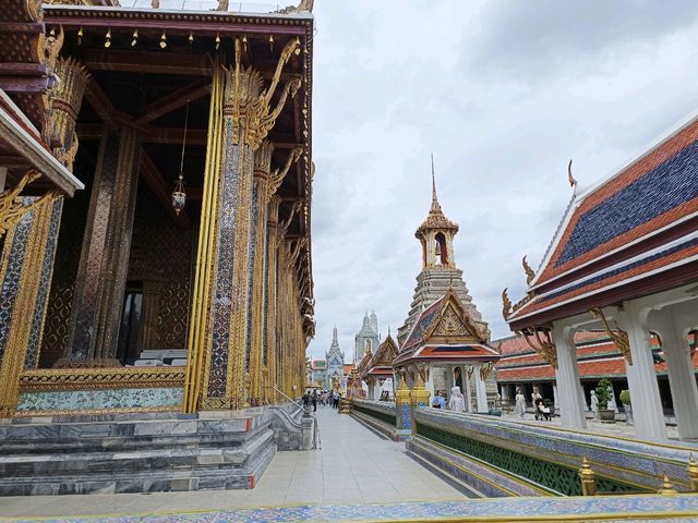 玉佛寺，信仰與榮耀交織的聖地。