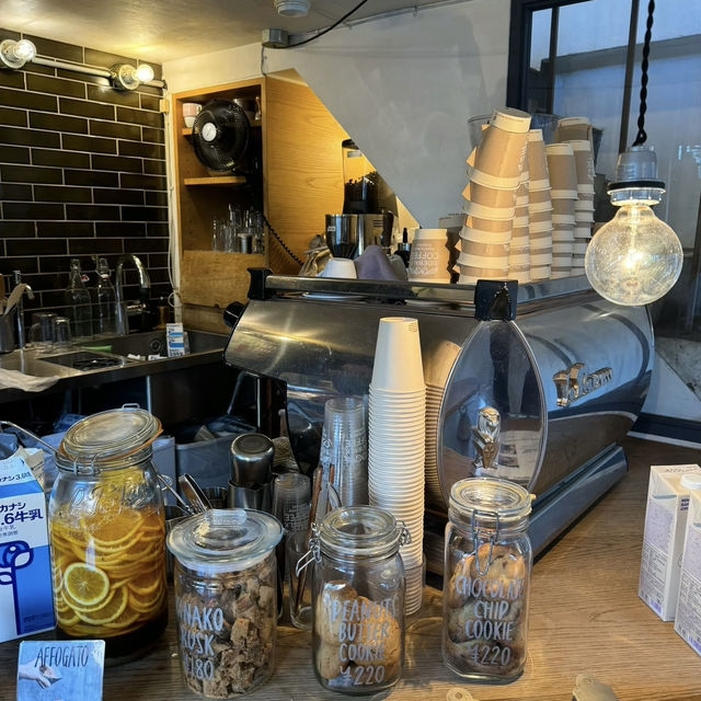 Riverside Modernity & Roasted Precision – My Visit to Sidewalk Stand, Tokyo (Nakameguro)