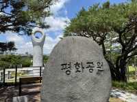맑은 하늘과 함께 하는 도심 속 자연