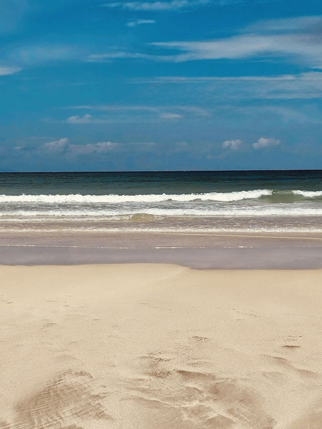 A Charming Coastal Town with Local Flavor