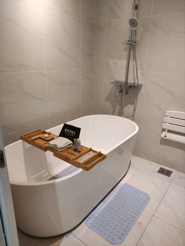 “D Elegance Oasis of Clean Comfort”