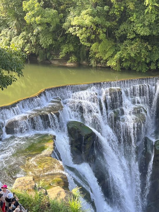 💦 Shifen Waterfall Is Taiwan’s Most Dreamy Cascading Surprise
