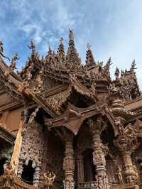 A temple that built without any metal or piles 🛕