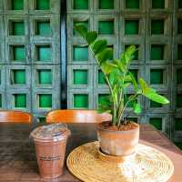 คาเฟ่สีเขียววิวทะเล