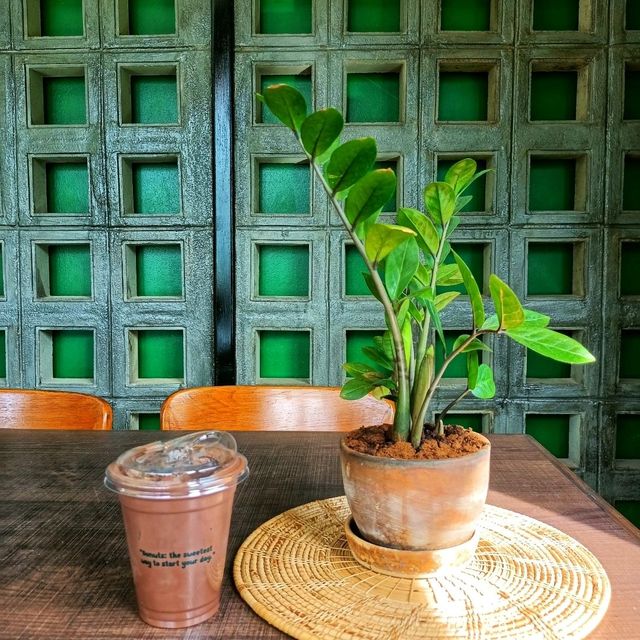 คาเฟ่สีเขียววิวทะเล