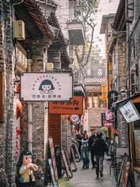Foshan | A Temple with Lions and the Most Beautiful Koi Pond