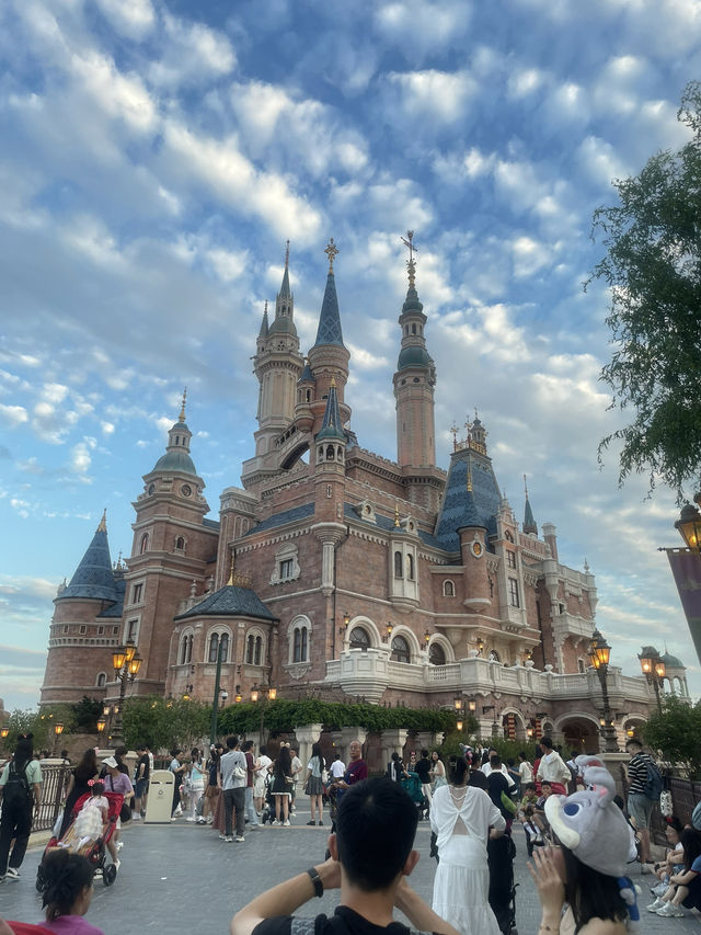 🎢 Shanghai Disneyland: 7 Must-Try Attractions You Can’t Miss