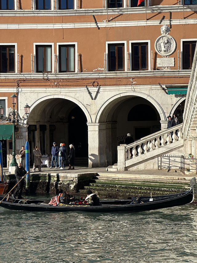 Bridges, Baritones & Back Canals: When The Gondola Sings Bridges, Baritones & Back Canals: When The Gondola Sings