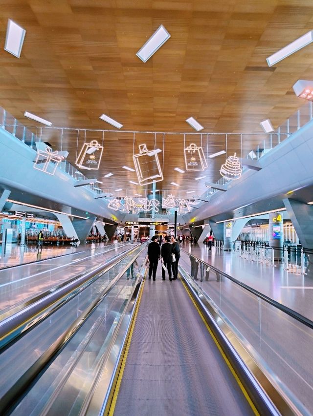 🌟 Arrival in Elegance: First Impressions of Hamad International Airport, Doha 🇶🇦